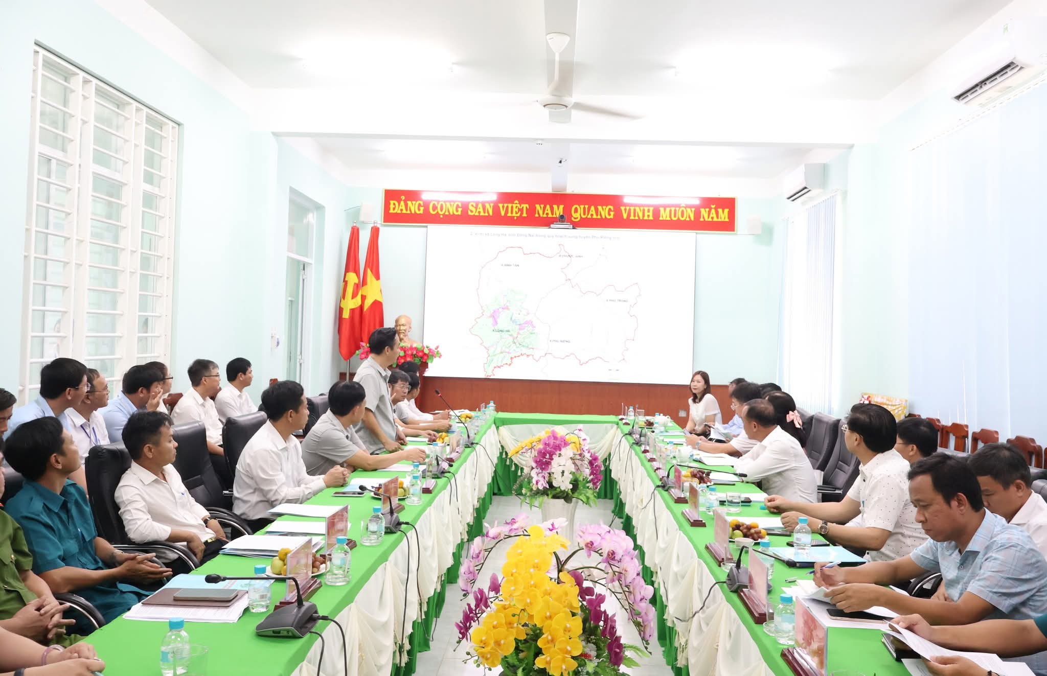 Giao lưu học tập kinh nghiệm với xã Long Hà